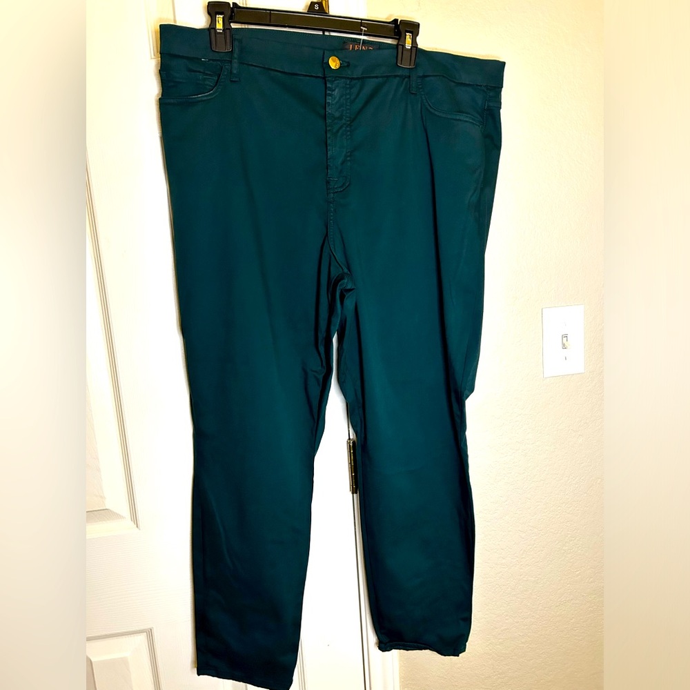 Jen 7 For All Mankind pine pants. Size 1X– 2X.  NWTGS..